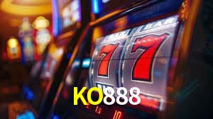 Escena dinámica inspirada en casino con iluminación KO888, cartas, fichas e íconos de juegos digitales en un espacio moderno de juegos.